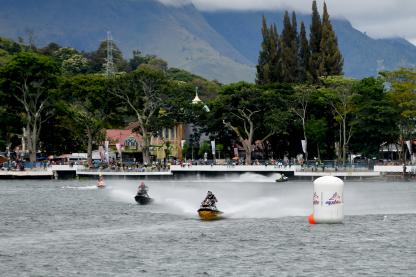 Antusias Nonton Aquabike World Championship 2023, Ribuan Wisatawan Padati Waterfront Pangururan Samosir